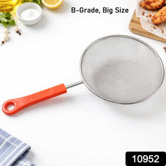 Kitchen strainer featuring sturdy handle for comfortable use