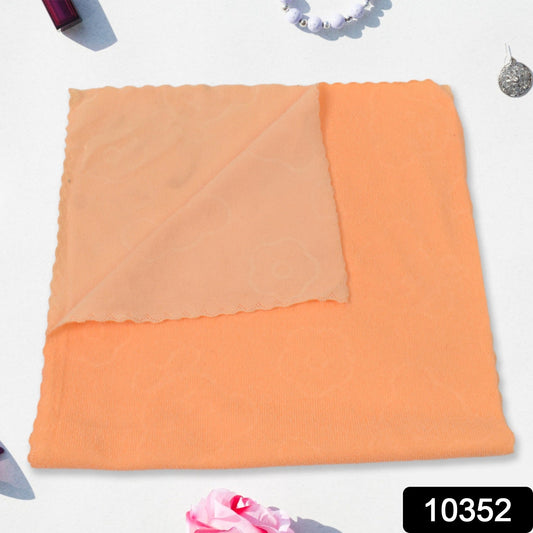 Stack of folded absorbent kitchen cleaning cloths.
