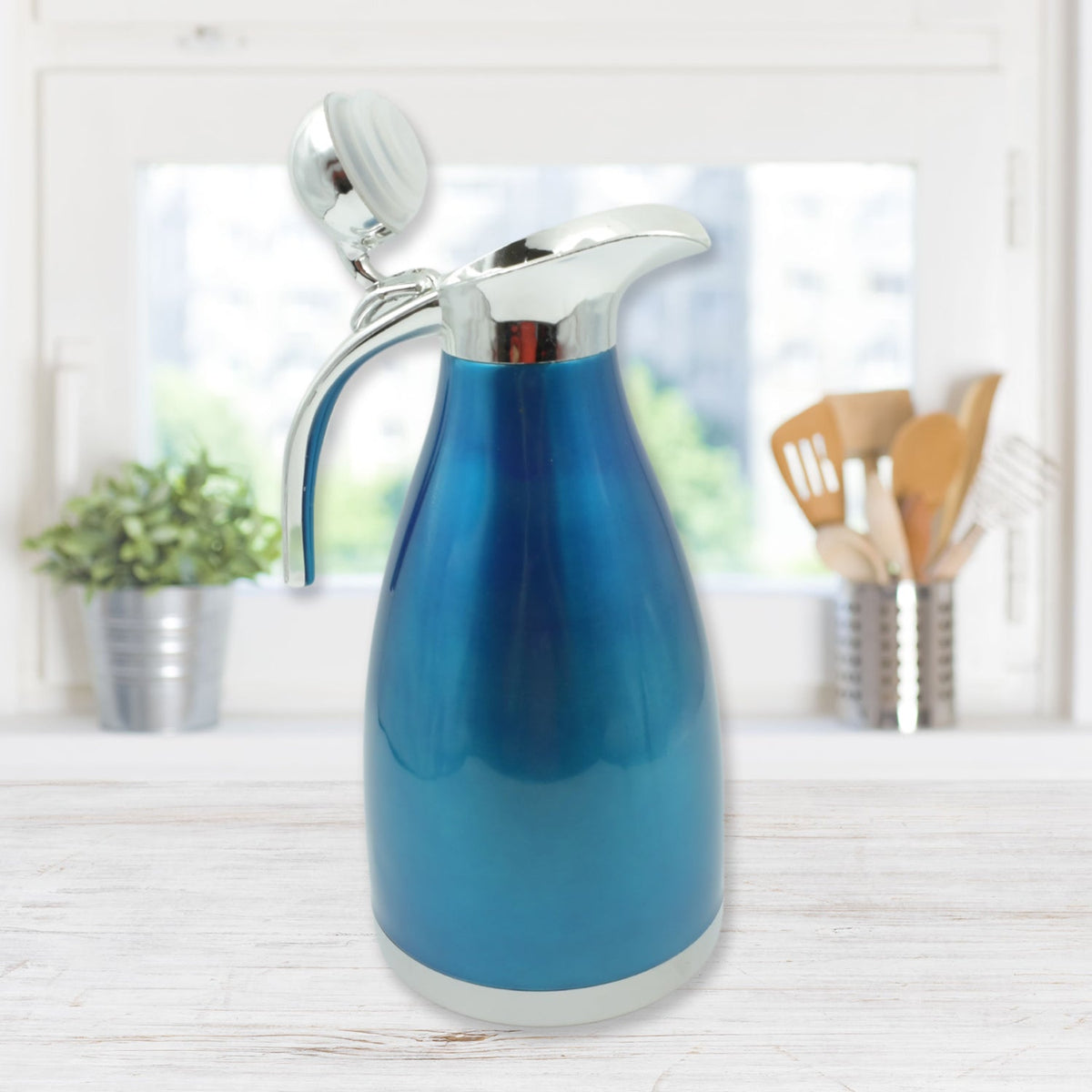 Ergonomic handle design on the Bottlart stainless steel kettle jug for comfortable grip.