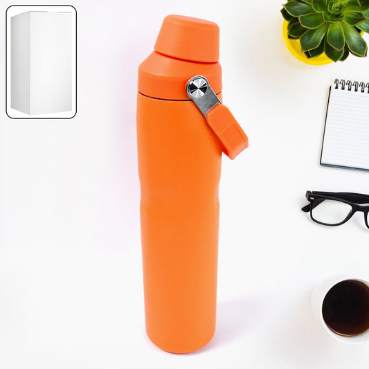 Insulated stainless steel water bottle featuring durable vacuum double-wall design