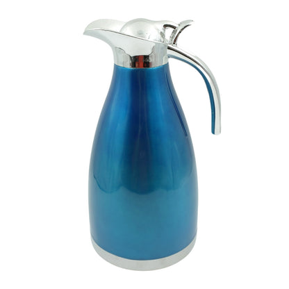 Person pouring a hot beverage from the Bottlart vacuum insulated kettle jug.