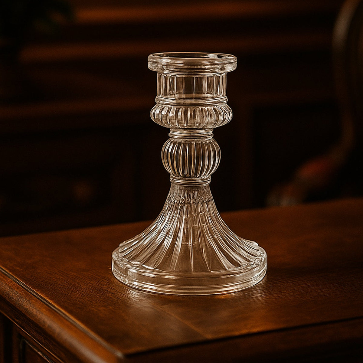 Decorative candle holder in transparent glass for festive lighting
