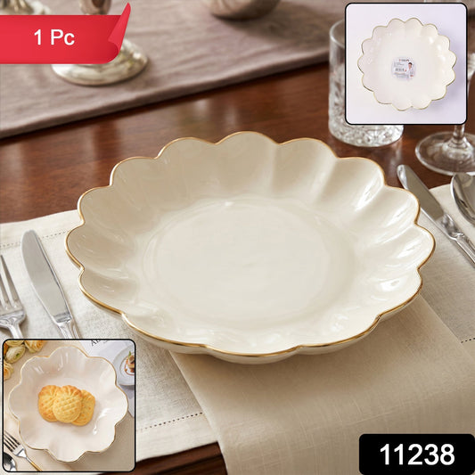 Packaging of the stylish lotus serving tray